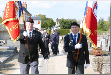 Porte-drapeaux du Souvenir Français lors d'une cérémonie commémorative