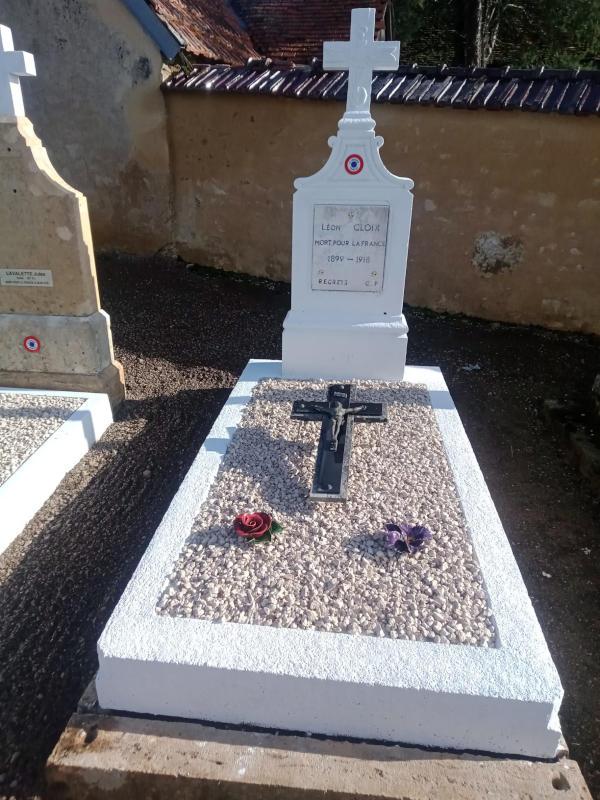 Tombe de Léon Gloix au cimetière de Maux après restauration