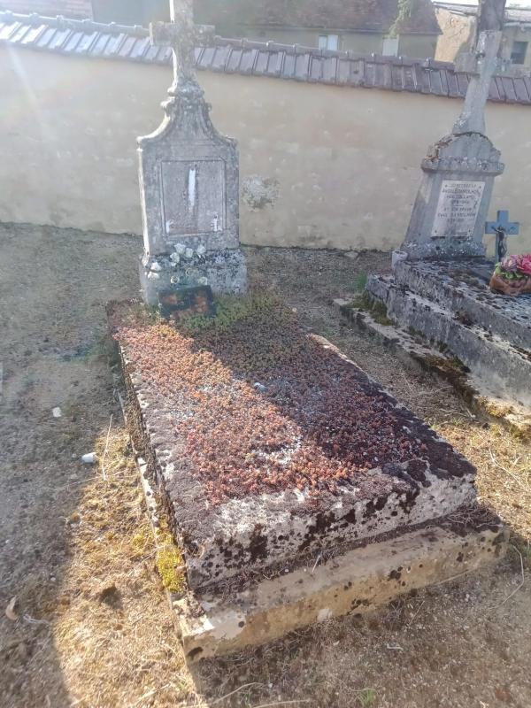 Tombe de Léon Gloix au cimetière de Maux avant restauration