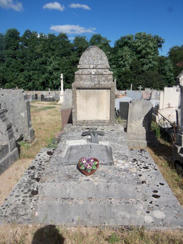 Tombe 1 avant