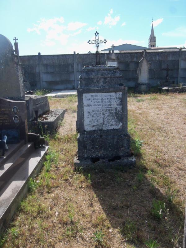 Tombe Morlat au cimetière de Crux-la-Ville avant restauration