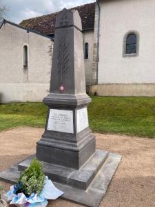 Monument de Tamnay en Bazois après restauration par le Souvenir Français