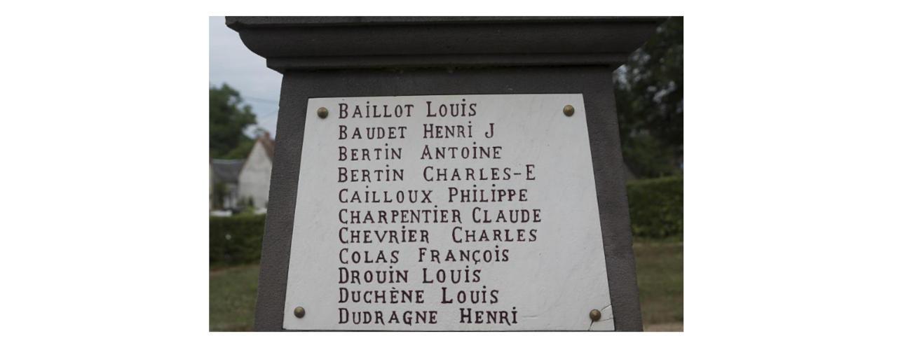 Plaque n° 1 du monument aux morts de Tamnay-en-Bazois, coin cassé, avant restauration