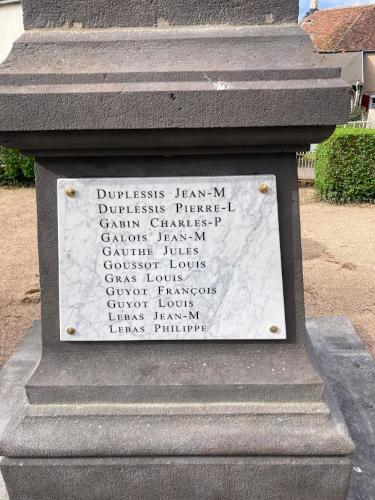 Plaque n° 2 du monument aux morts de Tamnay-en-Bazois rénovée par le Souvenir Français