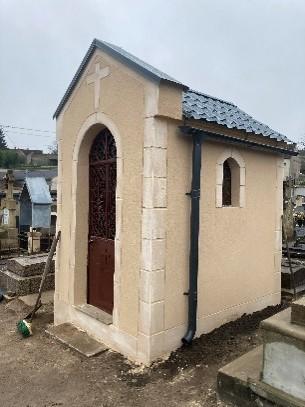 Chapelle de regroupement des tombes au cimetière de La Machine après restauration